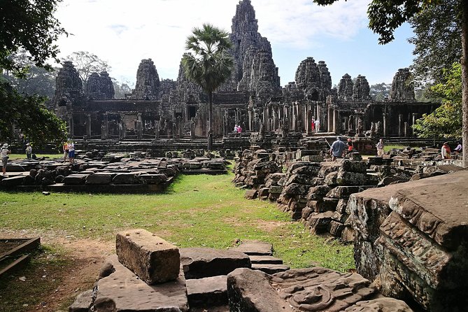 1-Day Amazing Angkor Wat Tour with Sunset & All Interesting Major Temples - Entering Angkor Thom through the Victory Gate