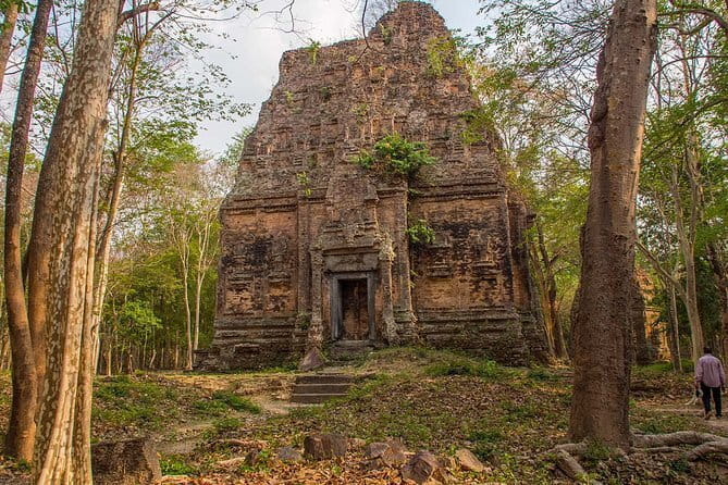 1-Day Angkor Wat Cycling Tour: Scenic Bike Adventure in Siem Reap - Who should book this ride