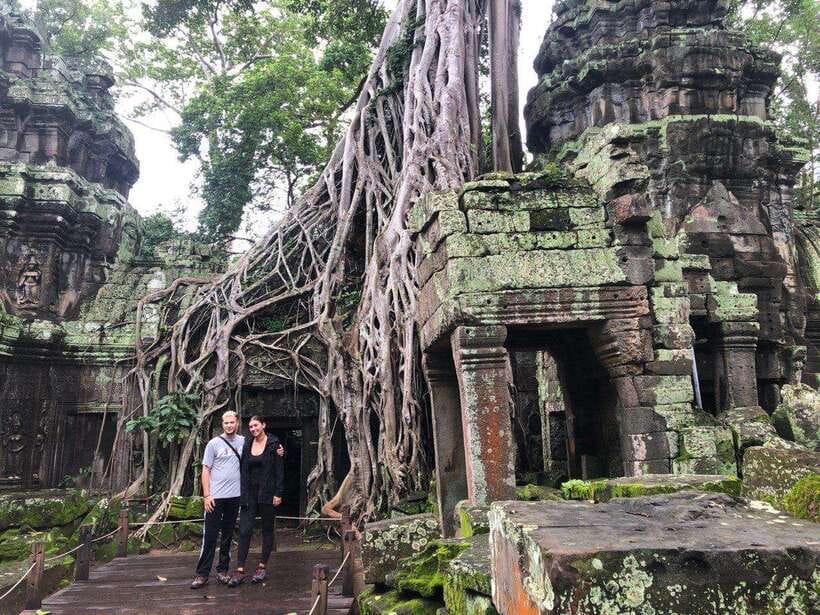 1-Day Angkor Wat Private Tour with Spanish Tour Guide. - South Gate of Angkor Thom and the Churning of the Ocean of Milk