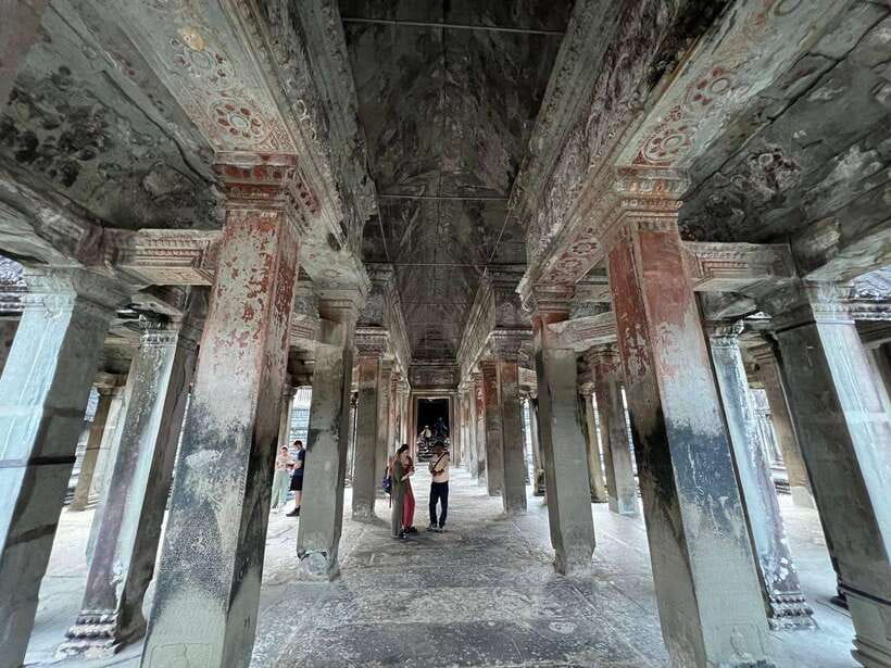 1-Day Angkor Wat Private Tour with Spanish Tour Guide. - Bayon’s smiling faces and the royal precinct
