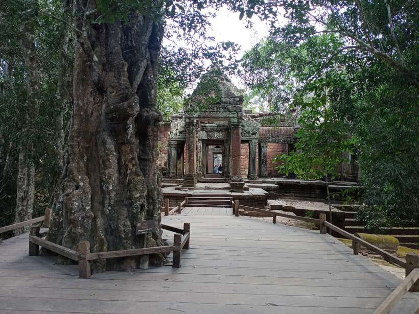 1-Day private Angkor Temple Tour from Siem Reap - Angkor Wat: begin with the monument that sets the scale