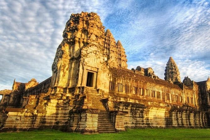 1 day special Tour: Angkor Wat,Bayon,Ta Prohm, Bantey srei and Beng Mealea - Banteay Srei: the finest small-scale carving