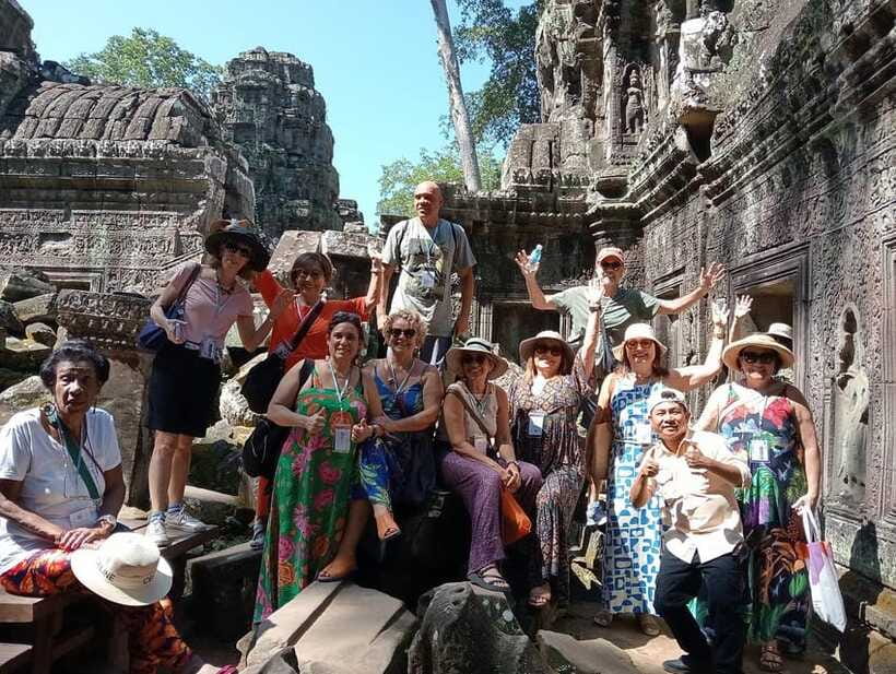 1-Day Trip to Angkor Wat with a Private or Shared Guide in Spanish - Lunch beside Srah Srang