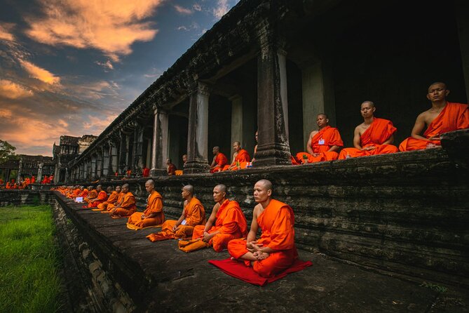 1day private tour to all majestic Temples in Angkor and Sunset - Through the Victory Gate into Angkor Thom