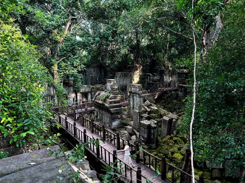 2-Day Angkor Wat, Kulen Mountain, Beng Mealea and Tonle Sap - Picnic lunch and a swim at the waterfall