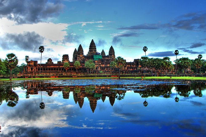 2-Day Angkor Wat & Tonle Sap Tour - Day one: stone faces, jungle roots, and Angkor Wat