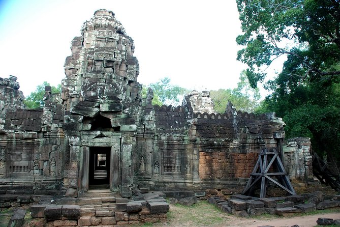 2-Day Angkor Wat & Tonle Sap Tour - Day two starts before dawn at Angkor Wat