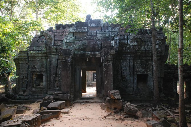 2-Day Angkor Wat & Tonle Sap Tour - Tonle Sap and the stilted villages of Kompong Pluk