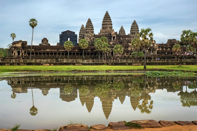 2-Day Angkor Wat Tour - Day one: Angkor Thom and the faces of Bayon