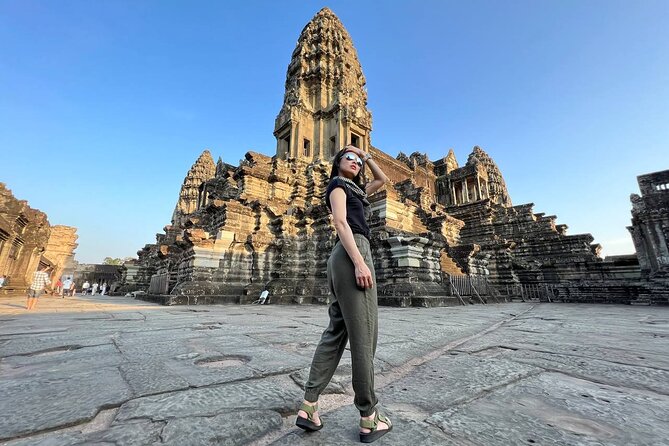 2-Day Angkor Wat Tour with Banteay Srei and Floating Village - Banteay Srei and its unusually fine carvings