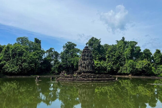 2-Day Angkor Wat Tour with Banteay Srei and Floating Village - Comfort, guides, and the private format