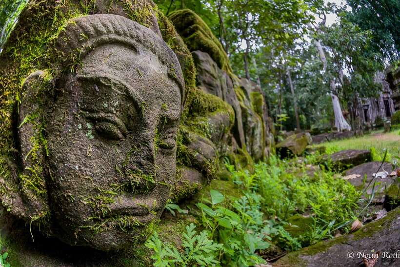 2-Day Angkor Wat With Small, Big Circuit & Banteay Srei Tour - Angkor Thom and the many faces of Bayon