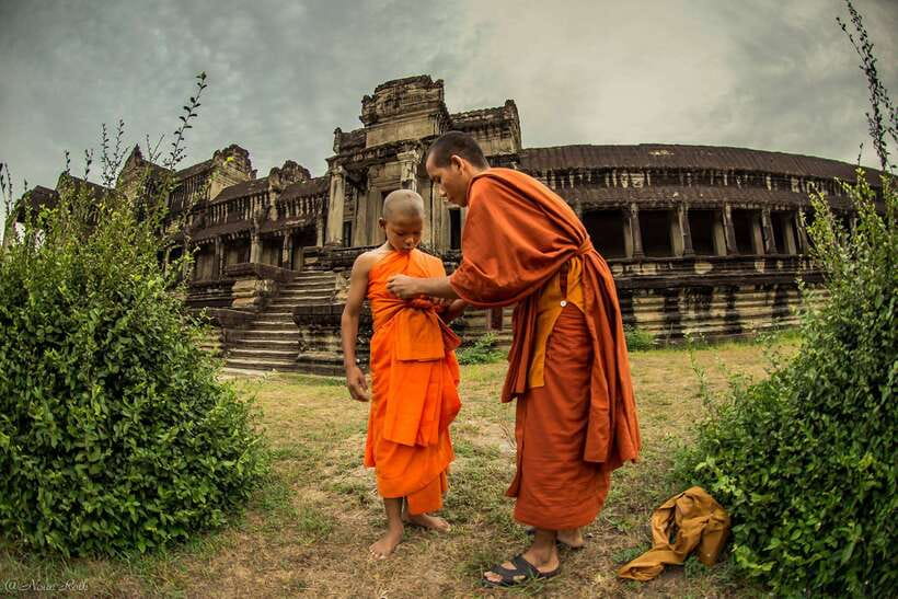 2-Day Angkor Wat With Small, Big Circuit & Banteay Srei Tour - Sunset from Phnom Bakheng