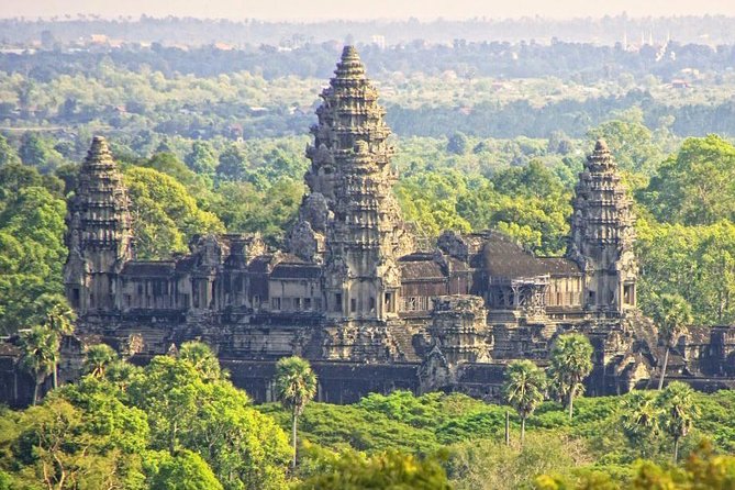 2-Day Best of Angkor Wat and Tonle Sap Lake Tour - Bayon’s carved faces and crowded stonework