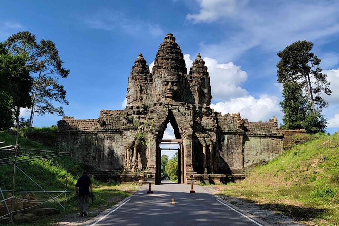 2-Day Phnom Penh to Siem Reap and Angkor Wat Temples - Kompong Khleang and Tonle Sap Lake