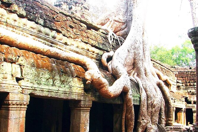 2-Day Private Tour in Angkor Wat Grand Circuit - Day one: Angkor Thom and the many faces of Bayon