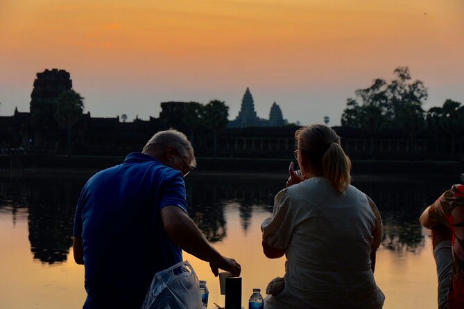 2 Days Tour in Siem Reap including Lunch, Dinner & Apsara Show - Banteay Srei and lunch on a floating hut
