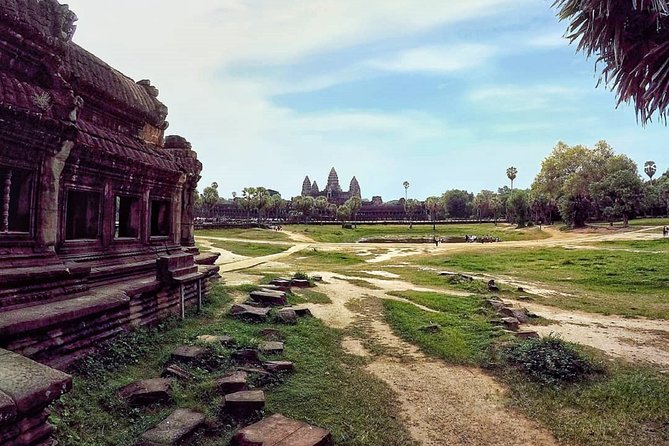 2-Days Tour (The Best Historical of Khmer Empire) - Day one: stone faces and Angkor Thom