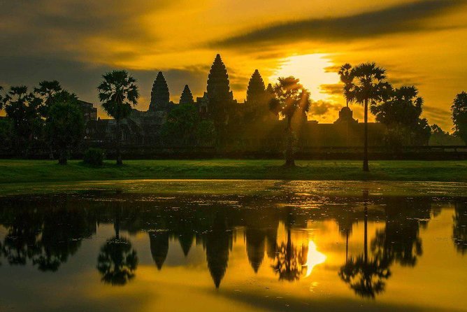 2days Explore Angkor wat Small Tour & Big Tour + Banteay Srei (Private tour) - Day 1: Angkor Thom’s faces and the jungle at Ta Prohm
