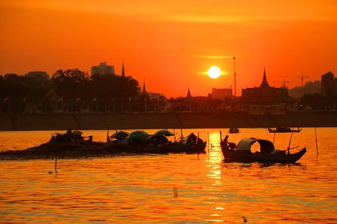 2hours Private Sunset Cruise with unlimited beer, soft drinks and Tour guide - Why Phnom Penh looks better from the river