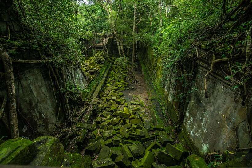 3-Day Angkor Wat & All Interesting Temples With Beng Mealea - Day one: Angkor Wat, Ta Prohm, and the faces of Bayon