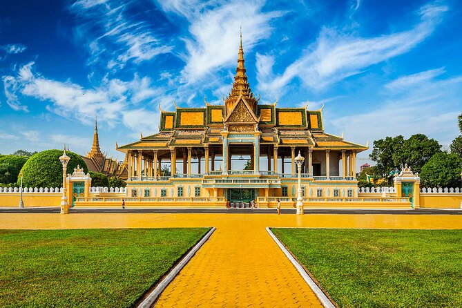 3-Day Private Tour Phnom Penh & Siem Reap include domestic flight - Angkor Thom brings scale and stone faces