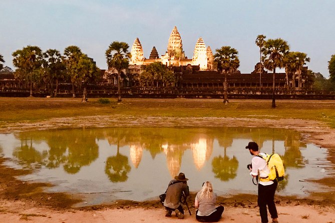 3-Day Tour of Siem Reap, Angkor Temples & Phnom Kulen Waterfall - Day one: Angkor Wat, royal capitals, and a sunset climb
