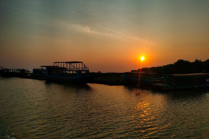 3-Days Private Angkor Wat Sunrise/Sunset Tours & Floating Village - Clothing, fitness, and practical comfort