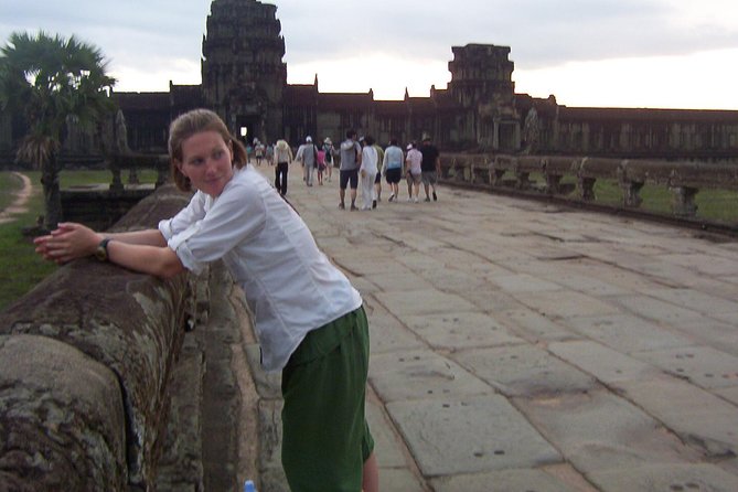 4-Day Cambodia Highlights Tour from Phnom Penh with Angkor Wat - Day one: Phnom Penh’s royal court and difficult past