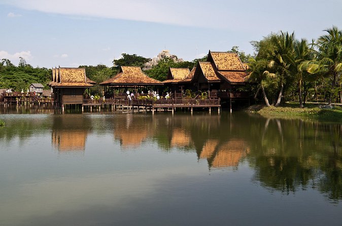 4-Day Cambodia Highlights Tour from Phnom Penh with Angkor Wat - Hotels, vehicles, meals, and guide service