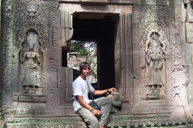 4-Day Cambodia Highlights Tour from Phnom Penh with Angkor Wat - Day two: flying to Siem Reap and meeting Angkor