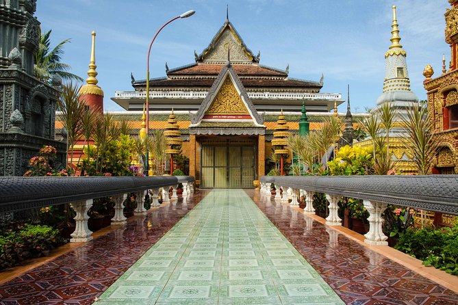 4-Day Tour from Siem Reap to Phnom Penh - Day 1: Tonlé Sap and Khmer craftsmanship