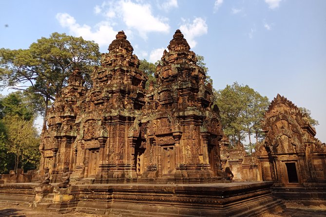 A Day Angkor Wat Sunrise Tour, Ta Prohm & Hidden Gems Beng Mealea - What the private vehicle adds