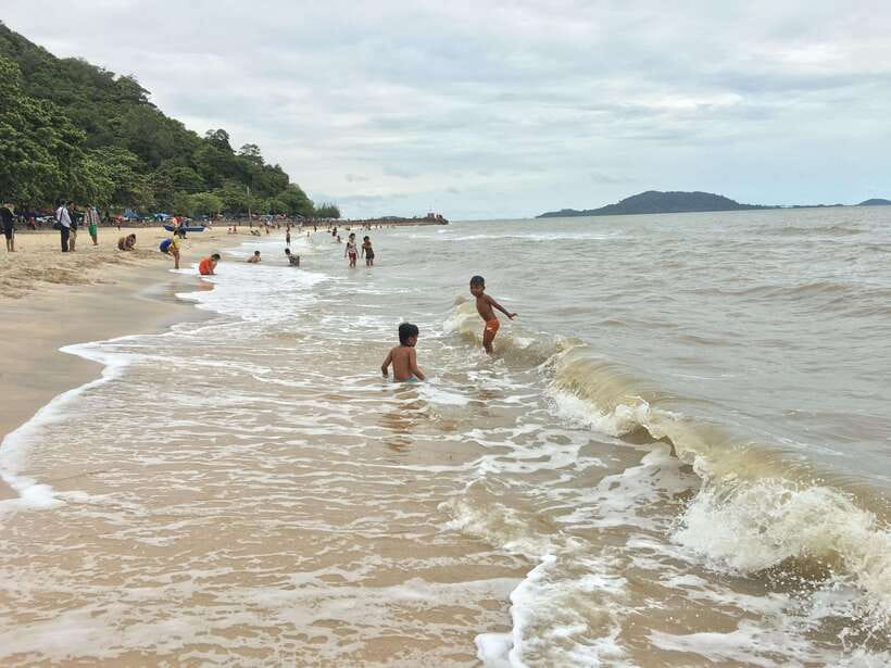 A Day Trip to Kep Beach and Kampot from Phnom Penh - Kampot’s colonial center and fresh fish market