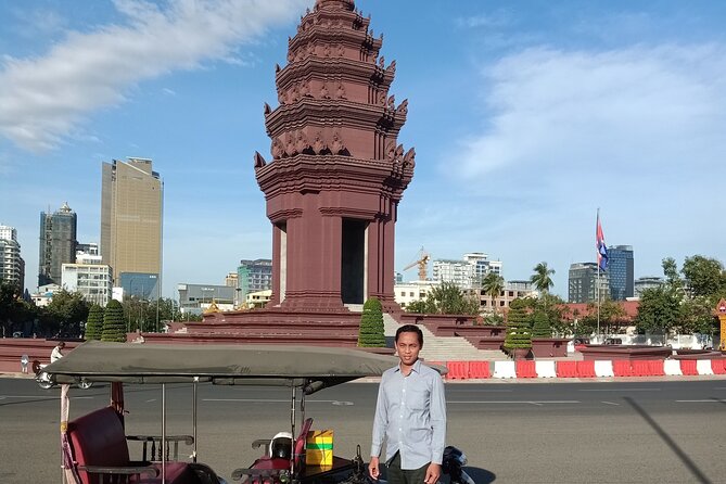A Full Day Tour for Royal Palace, S21, Killing Fields & More - The Royal Palace shows Cambodia’s royal center