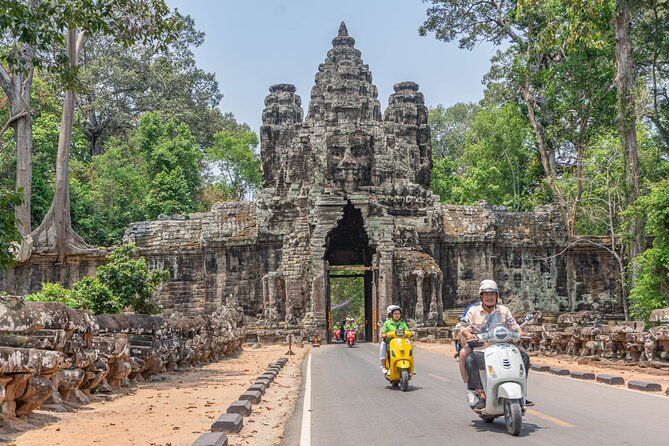 Angkor Adventure Vespa Tour / Tuk Tuk or Car - Lunch at Srah Srang keeps the day local
