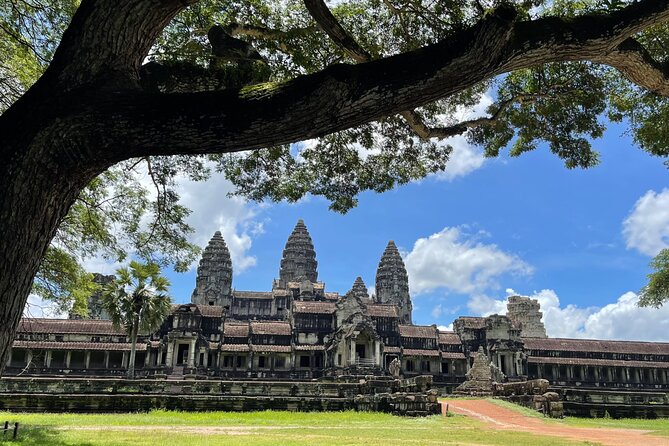 Angkor Cab: Siem Reap 3 day private tour: 'off the beaten track' - Day two: Angkor Wat before the crowds