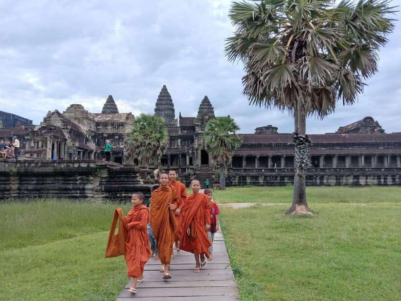 Angkor Cycling Tour - Angkor Wat by bike and on foot