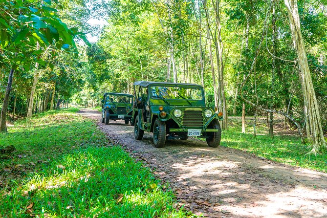Angkor Jeep Tour Discovery - Inclusive Lunch - Bayon and its many stone faces