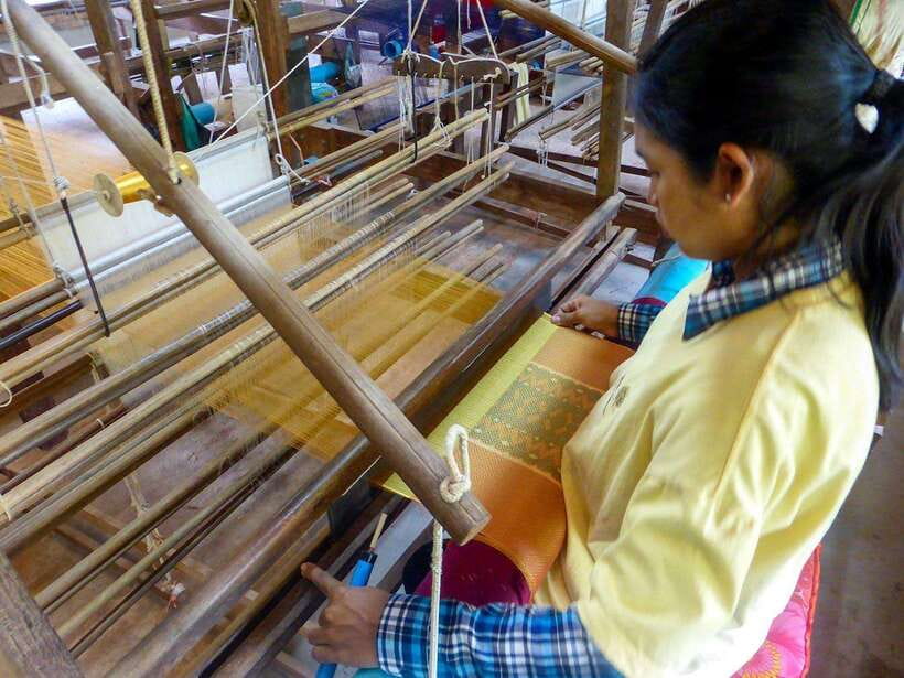 Angkor Silk Farm & Lotus Silk Farm: Siem Reap Discovery Tour - Lotus tea, biscuits, and a pause in the garden