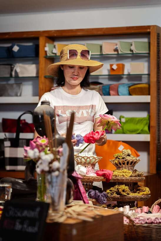 Angkor Silk Farm & Lotus Silk Farm: Siem Reap Discovery Tour - The second boutique: buying with a clearer picture