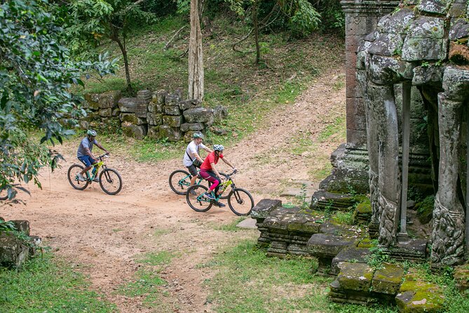 Angkor Sunrise Bike Tour / E-Bike or Tuk Tuk - Bayon and Angkor Thom by bike
