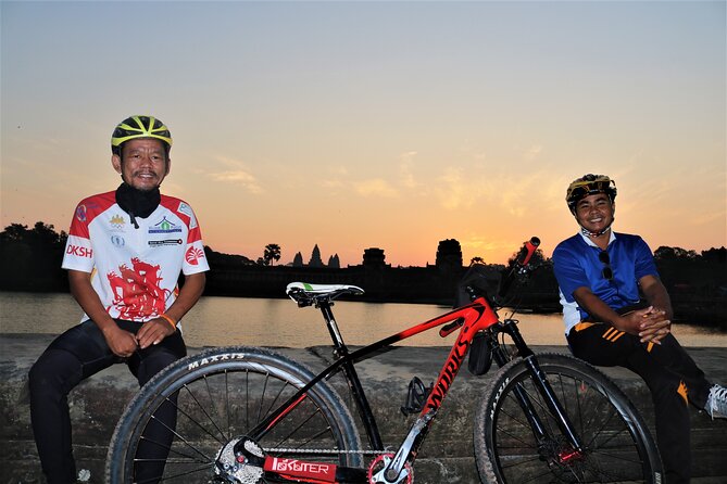 Angkor Sunrise Expedition Cycling Through Serene Backroads - Breakfast and bikes at Srah Srang