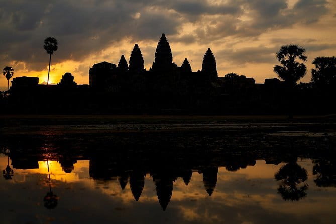 Angkor Temple Tour with Sunset - Small Group - Phnom Bakheng and the final sunset attempt