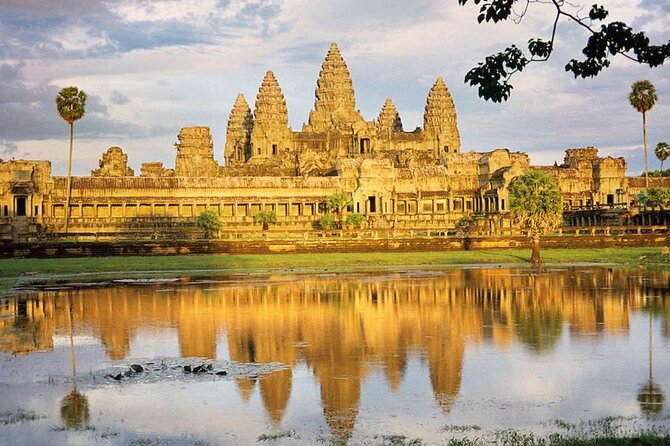 Angkor Thom Ta Prohm and Sunset in Angkor Wat Golden Hour Tour - Angkor Wat at golden hour
