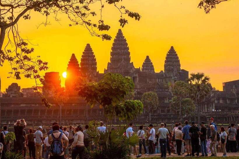 Angkor Wat 1 Day with Sunrise Combined tour with (Tuk Tuk) - Angkor Wat: time to look beyond the famous view