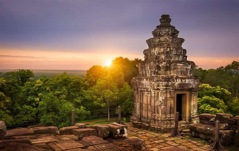 Angkor Wat 2-Day complex Sun rise & Sun set with Guided Tour - Ta Som, East Mebon, and Pre Rup tell the outer story