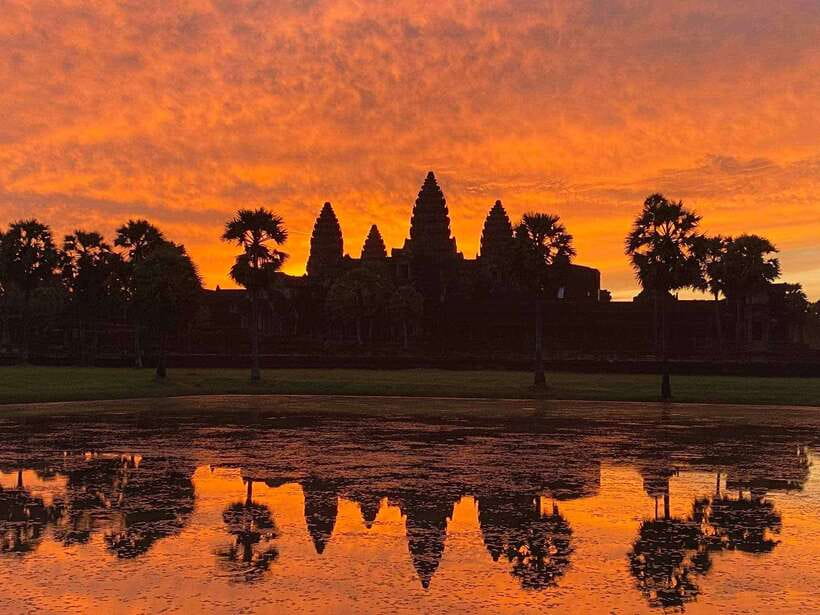 Angkor Wat 2-Day complex Sun rise & Sun set with Guided Tour - Phnom Bakheng supplies the sunset finale