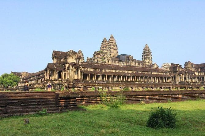 Angkor Wat 2 Days and a Half Temples & Tonle Sap-Small Group Tour - Ta Prohm, Angkor Thom, and the faces of Bayon