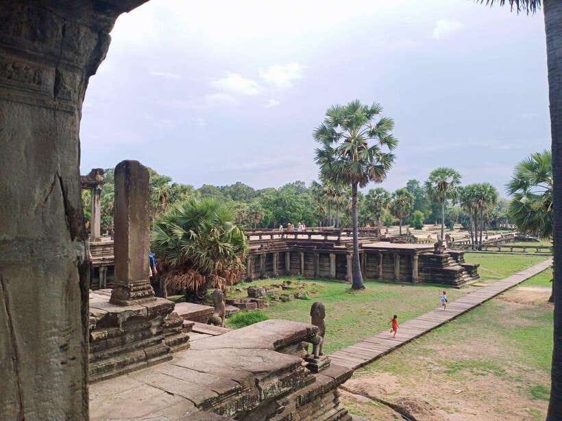 Angkor Wat, Angkor Thom, and Ta Prohm Day Trip with Sunset - Angkor Thom begins with a dramatic South Gate